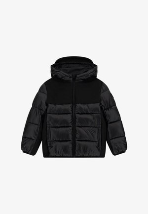Zwarte gewatteerde jas met capuchon, voorzien van een rits aan de voorkant, glanzende textuur en contrasterende matte zwarte schouder- en zijpanelen.