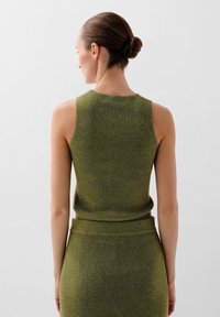 Scalpers Top - khaki