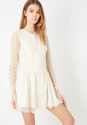 CON MANGA LARGA - Vestido camisero - crudo