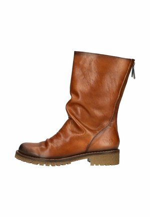 Bruine leren enkelboot met een slouchy ontwerp, zijrits en een gestructureerde rubberen zool. Kenmerkt zich door een gladde afwerking en subtiele logo-xtdetail.