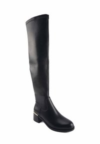 Bota de cuero negro hasta la rodilla con punta redonda, tacón bajo y acento dorado en el tacón. Textura suave y diseño ajustado.
