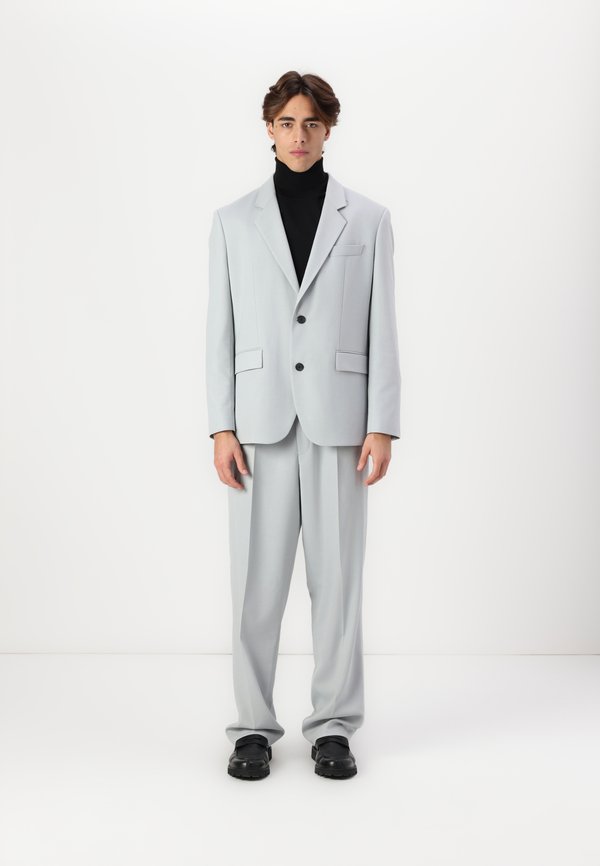 KARLO FLIP SET - Suit