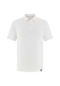 Polo blanc à manches courtes avec deux boutons et un col, présentant une petite étiquette noire rectangulaire sur l'ourlet inférieur.