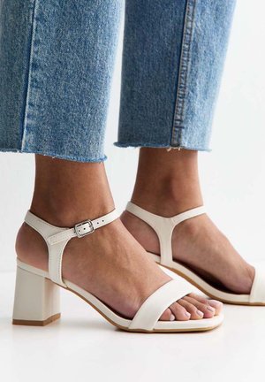 New Look SQUARE TOE BLOCK HEEL - Riemensandalette - off white