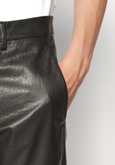 Emporio Armani EXCLUSIVE TROUSERS - Odinės kelnės - nero