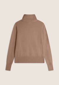 Pull en tricot dans un brun clair avec un col « surélevé » à côtes. Dispose de longues manches et d'un ourlet côtelé, présentant une texture lisse tout au long.