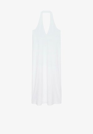 Abito bianco senza maniche con collo all'americana, scollatura profonda a V e gonna fluente fino alla caviglia, su uno sfondo neutro.