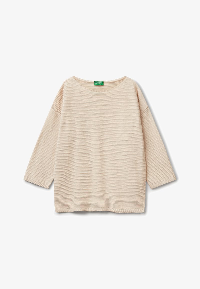 Jasno beżowy sweter z dzianiny z poziomym ribbingiem, szerokim dekoltem i rękawami do łokcia. Miękka tekstura i luźny krój.