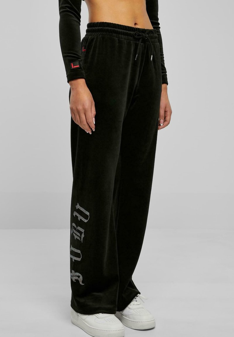 FUBU ENGLISH RHINESTONE FLARED Tracksuit bottoms black Zalando.ie