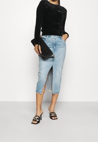 Guess Sweter