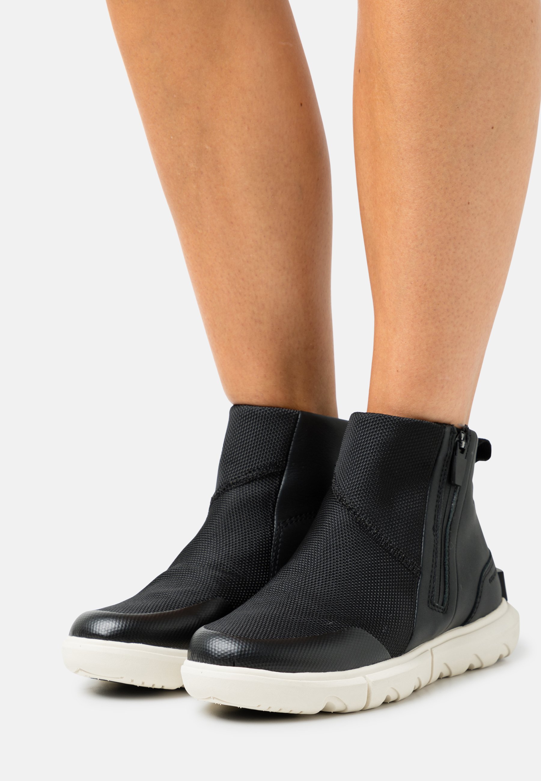 Sorel EXPLORER II BOOTIE - Botines - black/negro - Zalando.es