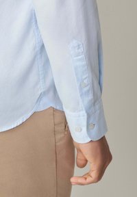 Hackett London ESS GMT DYED - Overhemd - sky blue
