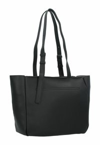 Sac fourre-tout noir avec une finition en cuir texturé, deux longues sangles ajustables et une poche avant avec un détail de couture subtil.