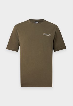 EA7 Emporio Armani, TRAIN LOGO SERIES TEE TAPE - Обикновена тениска - kalamata