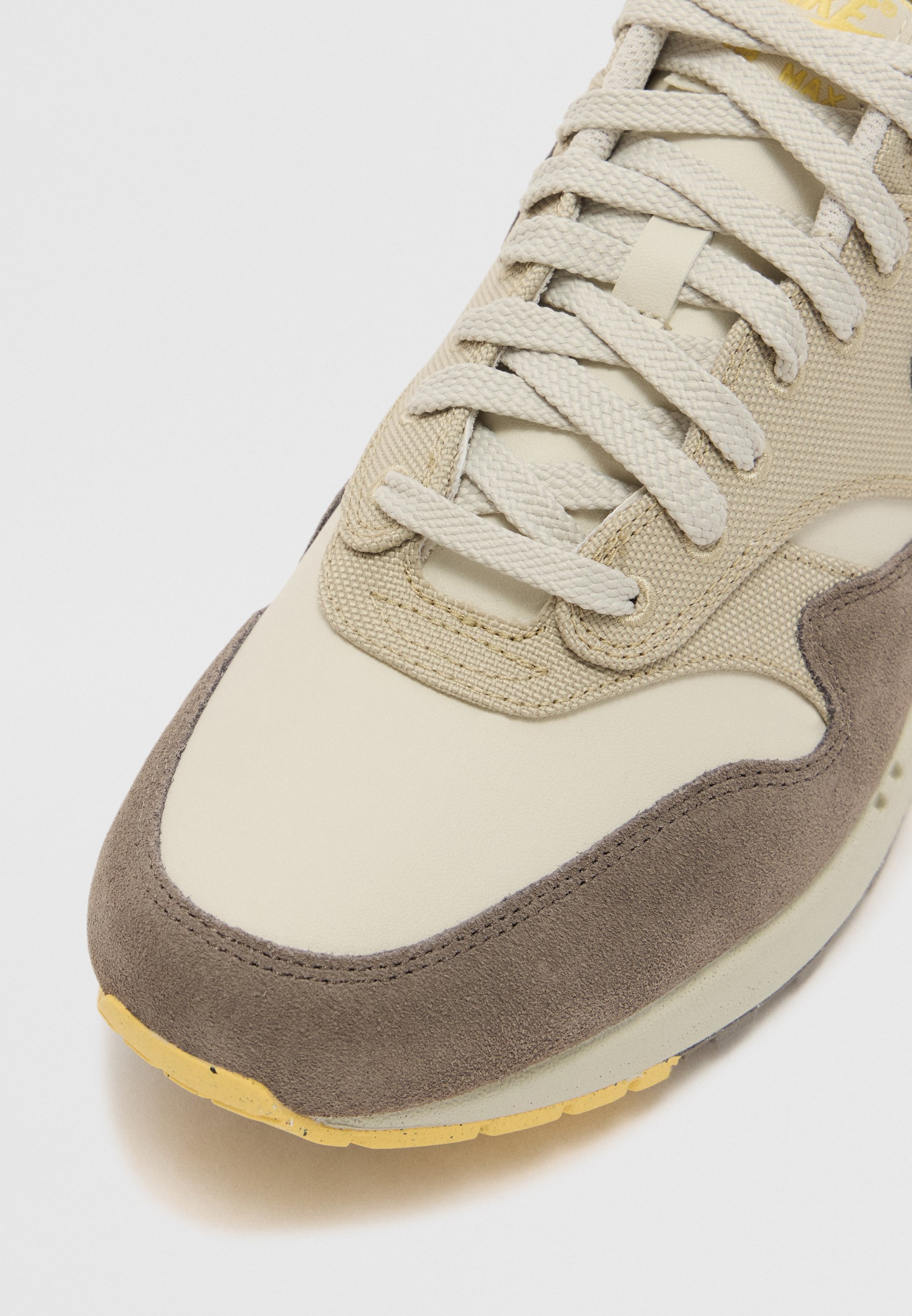 nike air max 1 light bone