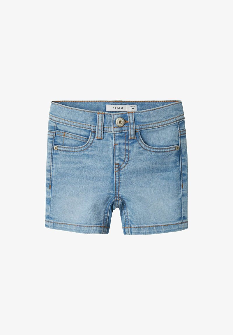 Ljusblå denimshorts med fem fickor, orange sömmar och metallknappstängning. Har en mjuk textur och en klassisk passform.