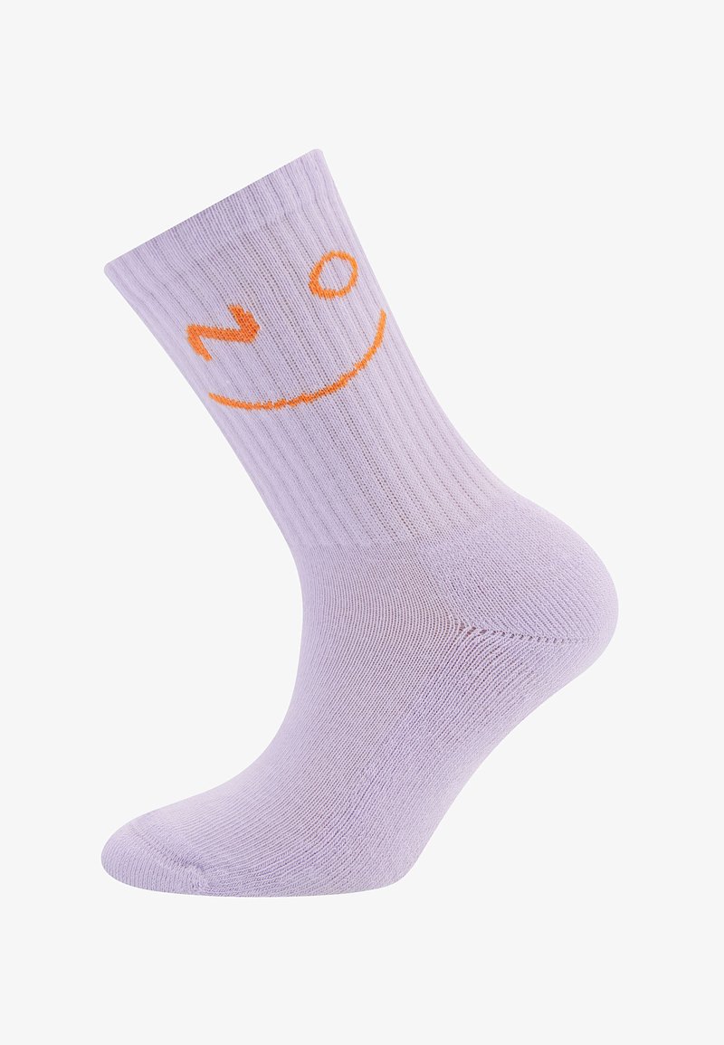 Lavendel Baumwollsocke mit Rippdesign. Auf dem Bund ist ein orangefarbenes Smiley-Gesicht aufgedruckt, sie hat eine abgerundete Zehenpartie und eine verstärkte Ferse.