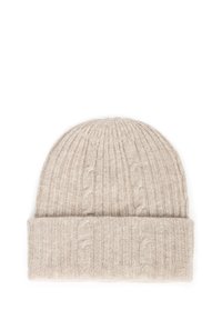 Beżowa dzianinowa czapka typu beanie o prążkowanej fakturze i podwiniętym brzegu. Na powierzchni znajduje się wzór warkoczy, wykonana z miękkiego, ciepłego materiału.