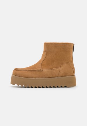 Botines con plataforma - cognac