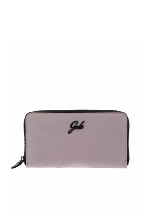 Portefeuille rose clair zippé avec bordure noire et logo "Gabs" noir sur le devant, présenté sur un fond blanc uni.