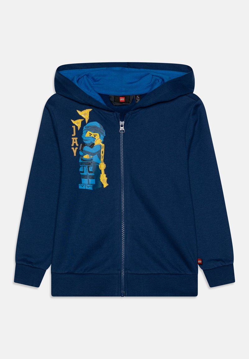 Felpa con zip per bambini di colore blu navy, con cappuccio, grafiche del personaggio ninja LEGO "Jay" in blu e giallo sulla parte sinistra del petto.