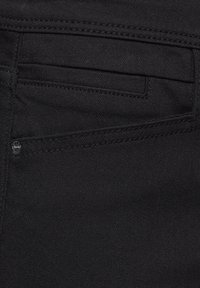 s.Oliver Flared Jeans - schwarz