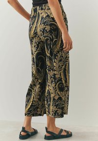 Next WIDE LEG - Kalhoty - black gold paisley print
