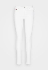 Jeans skinny blancos con una textura suave, diseño de cinco bolsillos y un pequeño acento rojo y azul en el bolsillo delantero. Estilo clásico de mezclilla.