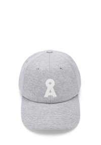Casquette de baseball gris clair avec un logo clé stylisé blanc brodé sur le panneau central avant.