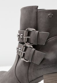 TOM TAILOR Biker-/cowboynilkkurit - grey
