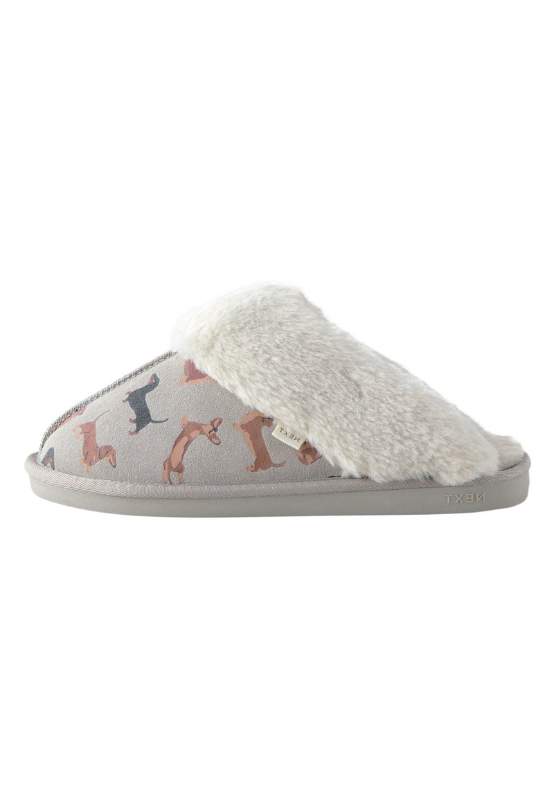 Grauer Hausschuh mit Hundemotiv, weichem Kunstpelz-Riemen und flacher Sohle, mit einer strukturierten Oberseite und Markenlogo an der Seite.