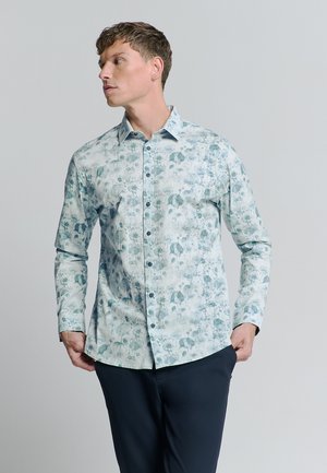 Lichtblauw overhemd met lange mouwen en een bloemenpatroon in groentinten, voorzien van een button-down kraag en donkere knopen. Effen achterkant.