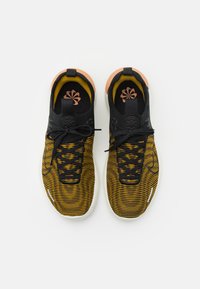 Nike Performance FREE RN FK NEXT NATURE - Apavi skriešanai pa asfaltu - bronzine/black/amber brown/sea glass/olive aura