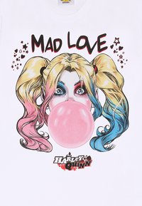 DC COMICS - BATMAN BATMAN HARLEY QUINN MAD LOVE - Triko s potiskem - white