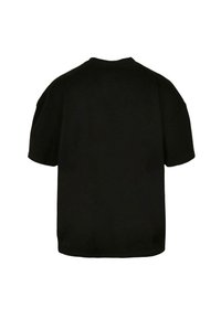 Tricou negru supradimensionat din bumbac. Decupaj rotund la gât, mâneci scurte și tiv drept. Textură netedă, fără modele sau ornamente.