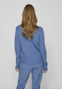 VILA VIRIL V-NECK NOOS - Stickad tröja - coronet blue