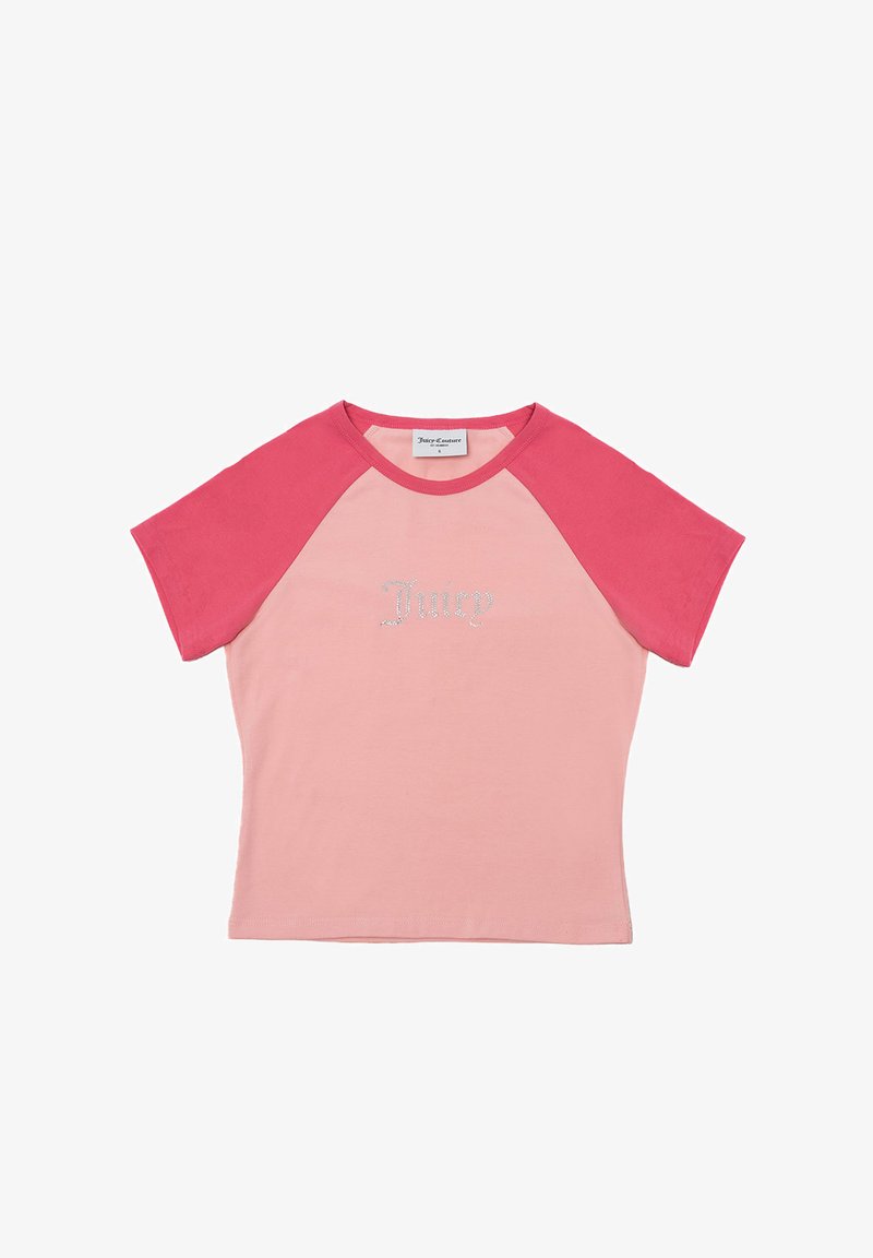 T-shirt a maniche corte di colore rosa chiaro con maniche raglan rosa a contrasto; presenta la scritta luccicante "Juicy" sulla parte anteriore.