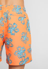Urban Classics FLORAL SWIM SHORTS - Plaukimo šortai - orange