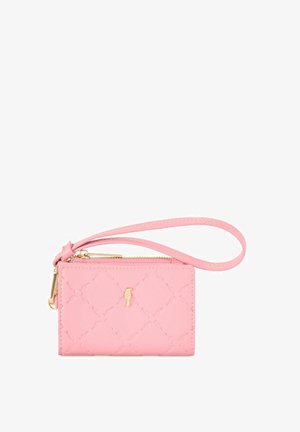 Różowy portfel z eko-skóry z teksturowanym wzorem diamentowym, złotym zamkiem błyskawicznym i paskiem na nadgarstek. Na przedniej stronie znajduje się małe logo.
