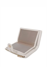 Portafoglio beige chiaro con una superficie strutturata, chiusura con zip e scomparti interni. Caratterizzato da un bottone a scatto e rivestimento in tessuto morbido.