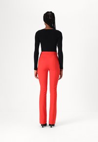 Patrizia Pepe PANTALONI TROUSERS - Bukse - glam red