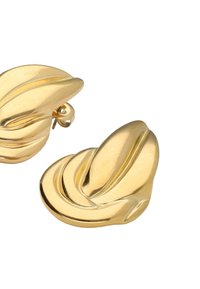 Ohrringe in Goldfarbe mit einem geschichteten, blattähnlichen Design, das sanfte Kurven und eine glänzende Oberfläche aufweist. Die Hardware beinhaltet einen sicheren Verschluss.