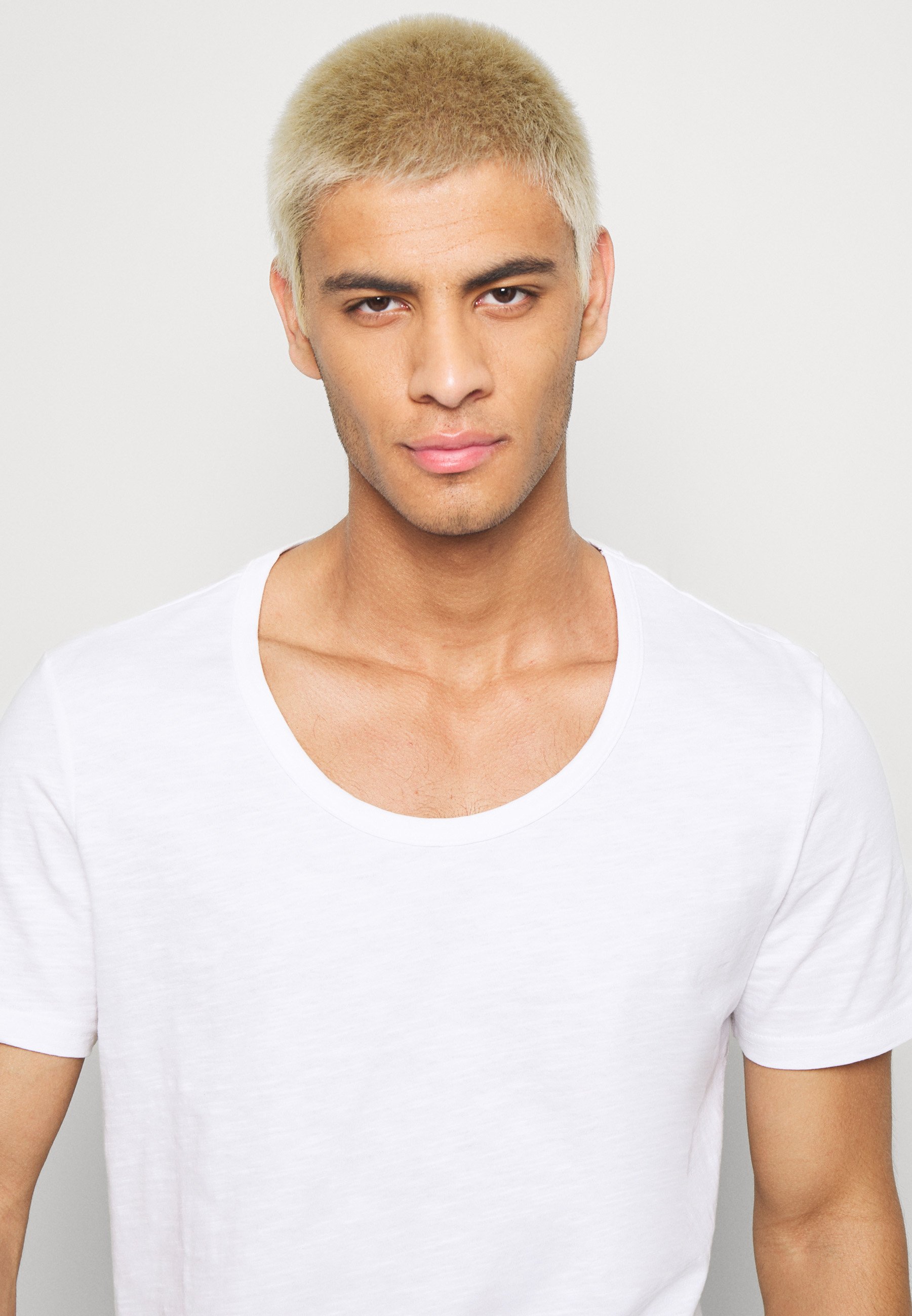 Pier One 2 PACK T shirts white Zalando.no Pier One 2 PACK - T-shirts - white