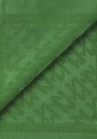 Groene stof met een textuurpatroon, met een gladde, geweven afwerking. Het ontwerp bevat subtiele geometrische vormen in een bijpassende tint.