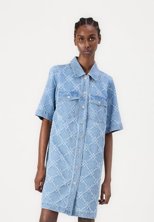 ONLBELLE BUTTON DRESS - Skjortekjole - light blue denim