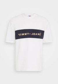 Tommy Jeans PRINTED ARCHIVE TEE - T-shirt con stampa - white
