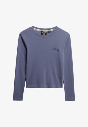 Langærmet, rundhalset, ribstrikket top i dæmpet lilla med lille broderet "Superdry"-logo på venstre bryst og mærketag i siden.