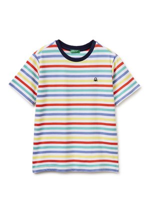 Kurzärmeliges T-Shirt mit Rundhalsausschnitt und horizontalen Streifen in Rot, Gelb, Blau, Grün und Weiß, mit einem kleinen schwarzen Logo auf der Brust.