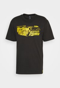 Sort bomulds T-shirt med gule grafiske tryk, herunder drage- og løvedesigns, med rund hals og korte ærmer.