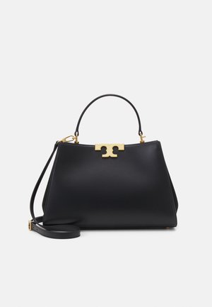 Fekete bőr női táska, strukturált dizájnnal, arany színű logóval és levehető vállpánttal. Simább textúrájú.